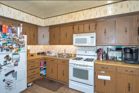 Kitchen - 202 Macgregor Rd, Lockport, IL 60441 photo 1 of 2