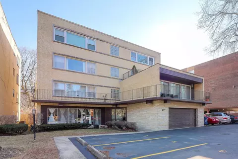 949 Pleasant St #1A, Oak Park, IL 60302