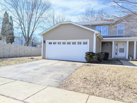 1030 Oak Ridge Dr, Streamwood, IL 60107
