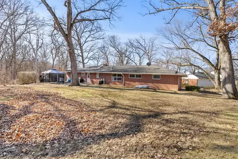 Exterior - 142 Forest Park Rd, Ottawa, IL 61350 photo 4 of 5