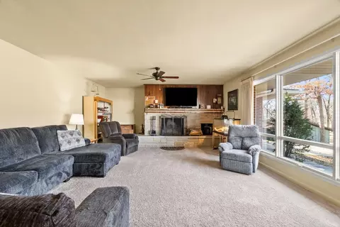 Living - 142 Forest Park Rd, Ottawa, IL 61350 photo 1 of 3