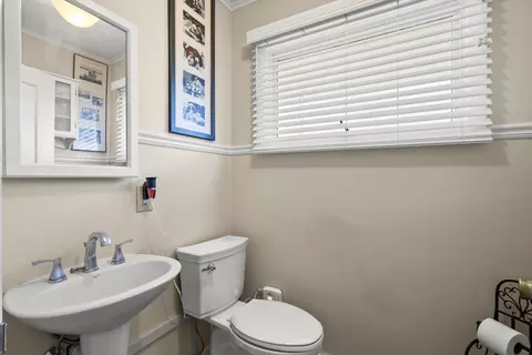 Bath - 142 Forest Park Rd, Ottawa, IL 61350 photo 1 of 3