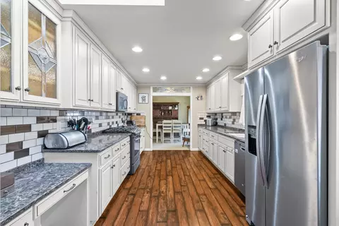 Kitchen - 142 Forest Park Rd, Ottawa, IL 61350 photo 2 of 2