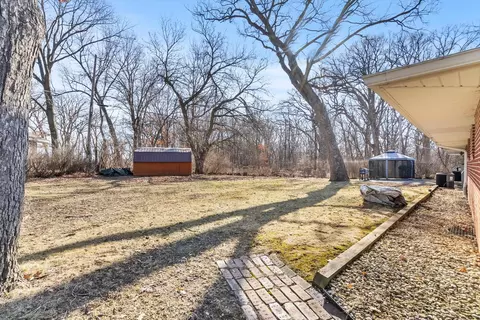 Exterior - 142 Forest Park Rd, Ottawa, IL 61350 photo 3 of 5