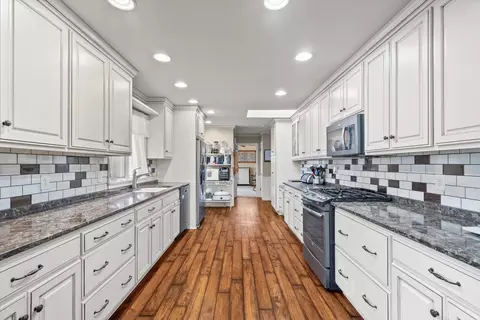 Kitchen - 142 Forest Park Rd, Ottawa, IL 61350 photo 1 of 2
