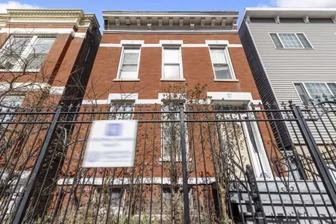 2016 W Superior St, Chicago, IL 60612
