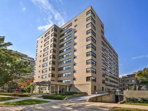 4200 N Marine Dr #802, Chicago, IL 60613
