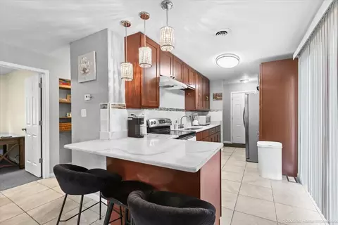 Kitchen - 16340 Justine St, Markham, IL 60428 photo 2 of 4