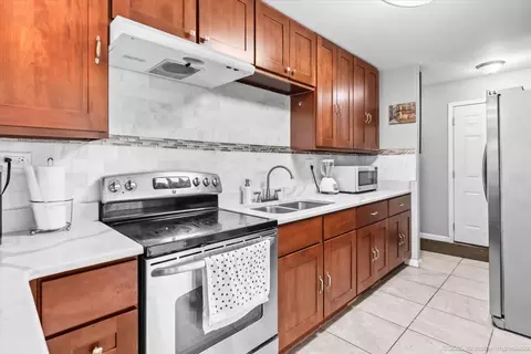 Kitchen - 16340 Justine St, Markham, IL 60428 photo 1 of 4