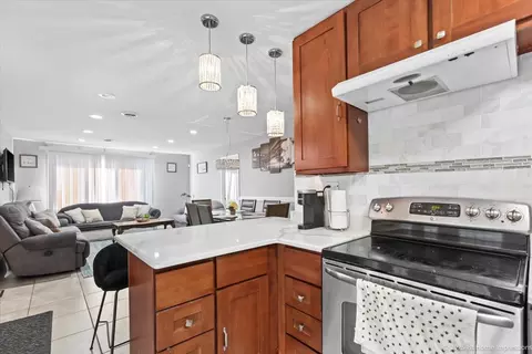 Kitchen - 16340 Justine St, Markham, IL 60428 photo 3 of 4