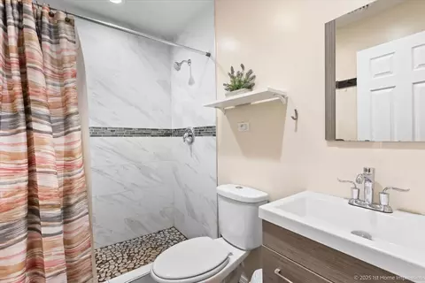 Bath - 16340 Justine St, Markham, IL 60428 photo 1 of 1