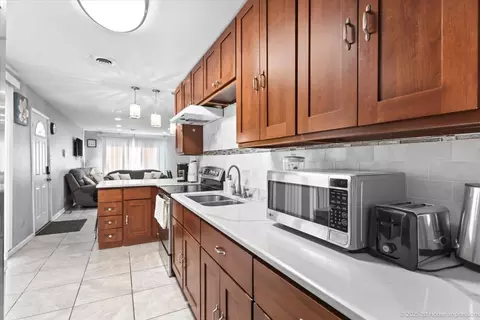 Kitchen - 16340 Justine St, Markham, IL 60428 photo 4 of 4
