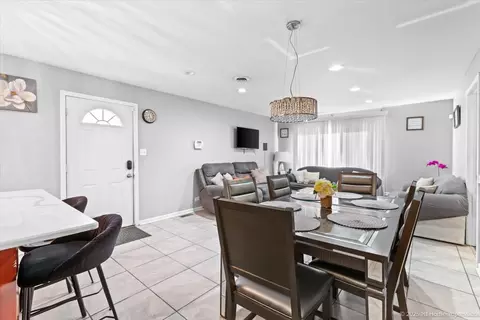 Dining - 16340 Justine St, Markham, IL 60428 photo 2 of 2