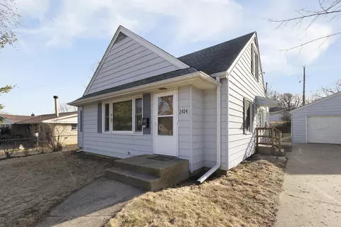 2404 Wyoming Dr, Rockford, IL 61108