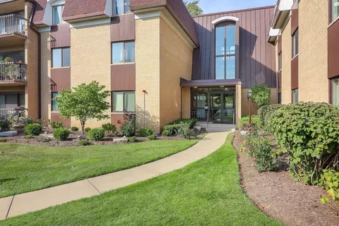 1103 N Mill St #204, Naperville, IL 60563