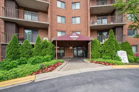 1 Bloomingdale Pl #800, Bloomingdale, IL 60108