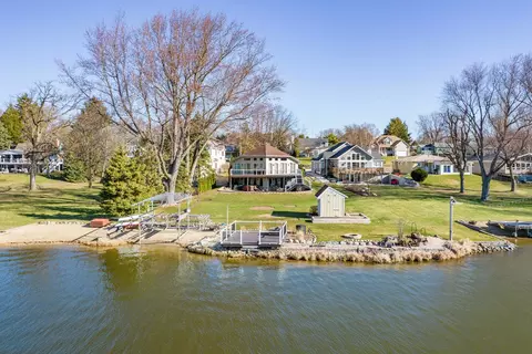 394 Holiday Dr, Lake Holiday, IL 60552
