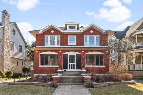 141 Scottswood Rd, Riverside, IL 60546
