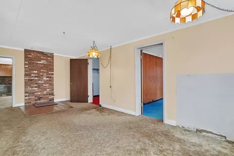 Living - 7800 E Goodfarm Rd, Gardner, IL 60424 photo 6 of 7