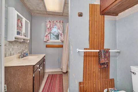 Bath - 7800 E Goodfarm Rd, Gardner, IL 60424 photo 1 of 1