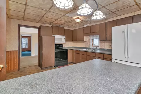 Kitchen - 7800 E Goodfarm Rd, Gardner, IL 60424 photo 4 of 4