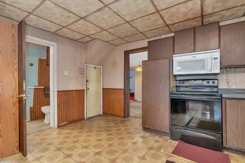 Kitchen - 7800 E Goodfarm Rd, Gardner, IL 60424 photo 3 of 4