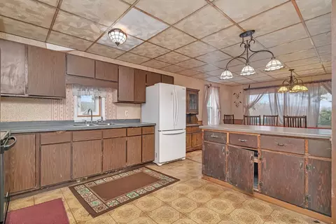 Kitchen - 7800 E Goodfarm Rd, Gardner, IL 60424 photo 2 of 4