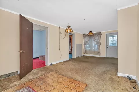 Living - 7800 E Goodfarm Rd, Gardner, IL 60424 photo 5 of 7