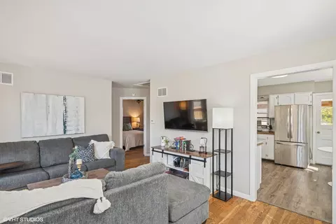 Living - 5414 Thelen Ave, Mchenry, IL 60050 photo 1 of 2