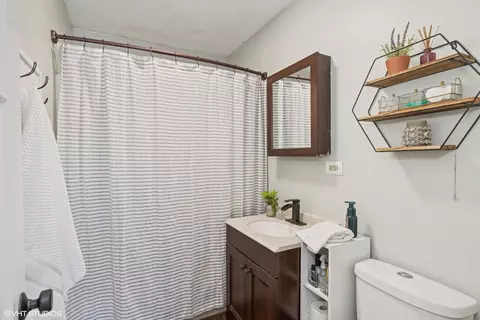 Bath - 5414 Thelen Ave, Mchenry, IL 60050 photo 1 of 1