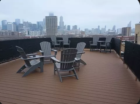 Exterior - 811 S Lytle St #213, Chicago, IL 60607 photo 2 of 2