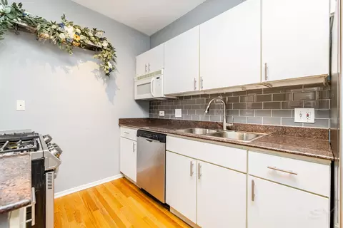 Kitchen - 811 S Lytle St #213, Chicago, IL 60607 photo 3 of 3