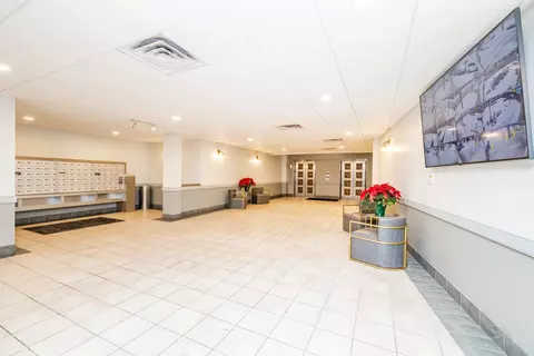 Entry Way - 811 S Lytle St #213, Chicago, IL 60607 photo 2 of 4