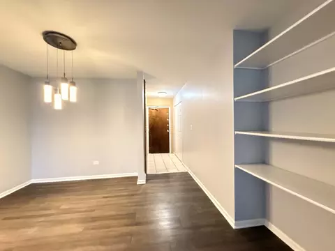 Living - 218 E Bailey Rd #M, Naperville, IL 60565 photo 3 of 4