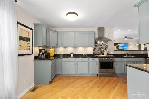 Kitchen - 432 S Cherry St, Itasca, IL 60143 photo 4 of 6