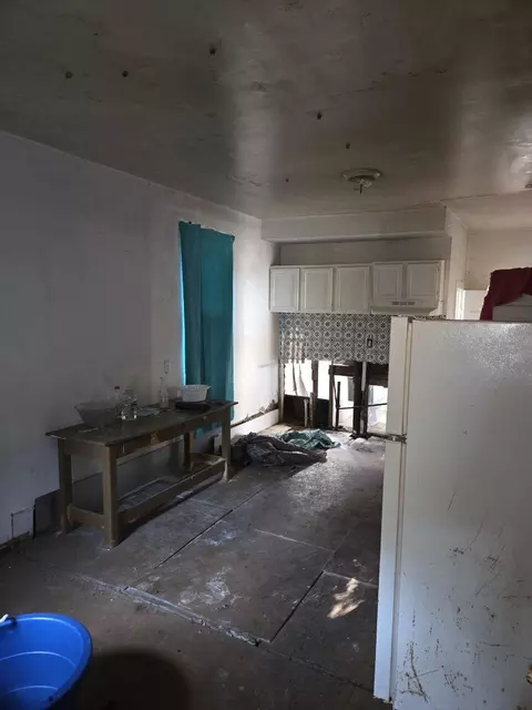 Entry Way - 8121 S Coles Ave, Chicago, IL 60617 photo 1 of 2