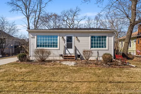 3 S520 Batavia Rd, Warrenville, IL 60555