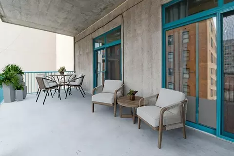 Exterior - 910 W Madison St #501, Chicago, IL 60607 photo 2 of 2