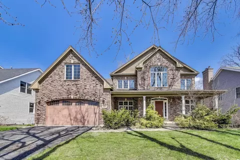 1056 W Willow St, Palatine, IL 60067
