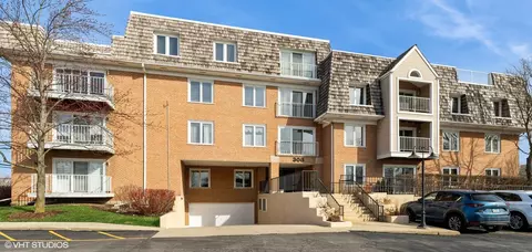 308 Happ Rd #204, Northfield, IL 60093