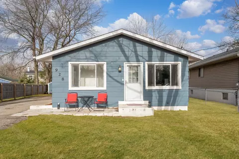 928 Southmoor Ln, Round Lake, IL 60073