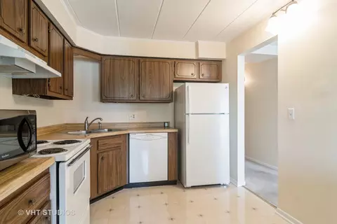 Kitchen - Undisclosed, Des Plaines, IL 60016 photo 1 of 2