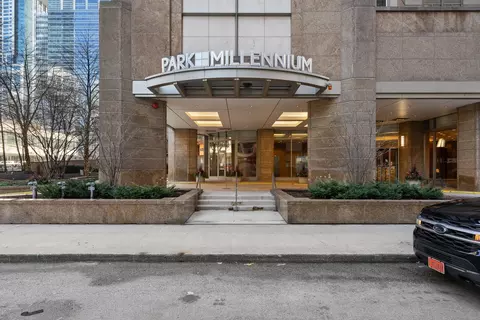 222 N Columbus Dr #902, Chicago, IL 60601