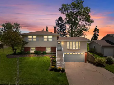 403 Crest Dr, Cary, IL 60013