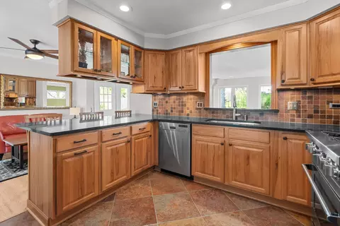 Kitchen - 403 Crest Dr, Cary, IL 60013 photo 2 of 2