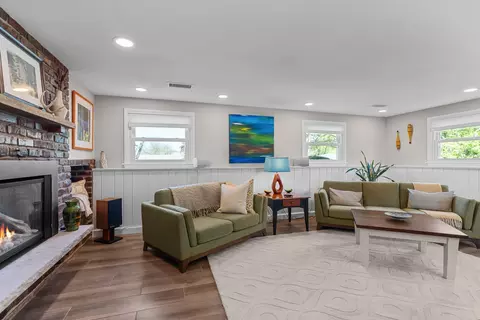Living - 403 Crest Dr, Cary, IL 60013 photo 4 of 7