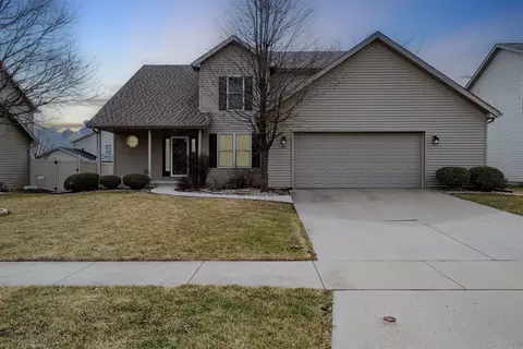 903 Dresser Dr, Normal, IL 61761 photo 2