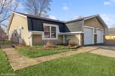 137 Golden Dr, Glendale Heights, IL 60139