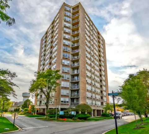 3925 Triumvera Dr #2D, Glenview, IL 60025
