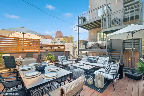 Exterior - 2442 W Thomas St #1, Chicago, IL 60622 photo 6 of 8
